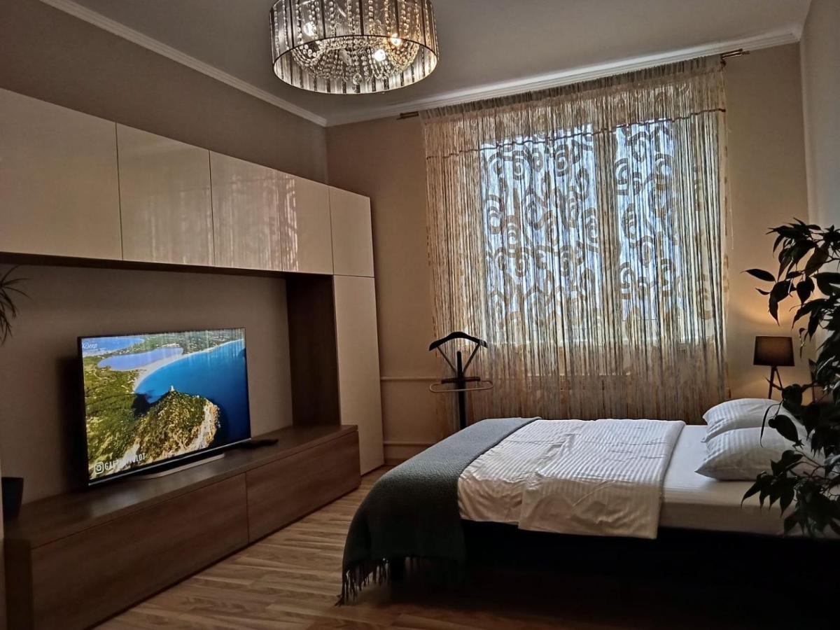 Appartamento Vip Квартира Подобово Центр, 2 Кімнати, Смарт Тв, Документи Rivne Esterno foto